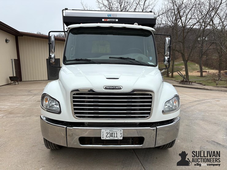 2015-freightliner-m2-106-image-2