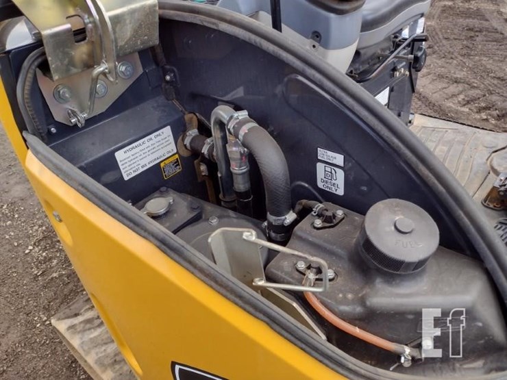 2022-deere-26g-image-45