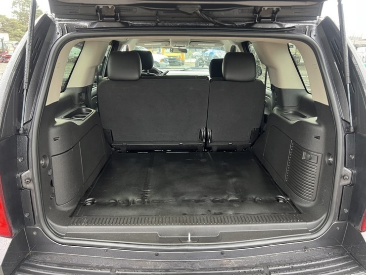 2011-chevrolet-tahoe-image-19