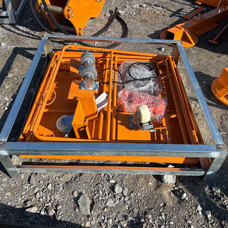 #32 • UNUSED FORKLIFT MAN BASKET