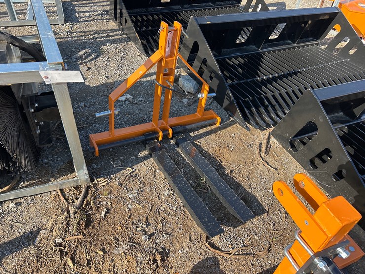 #56-•-small-3pt-pallet-forks-image-1