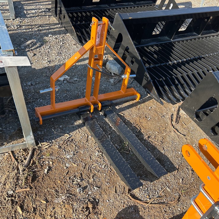 #56 • SMALL 3PT PALLET FORKS