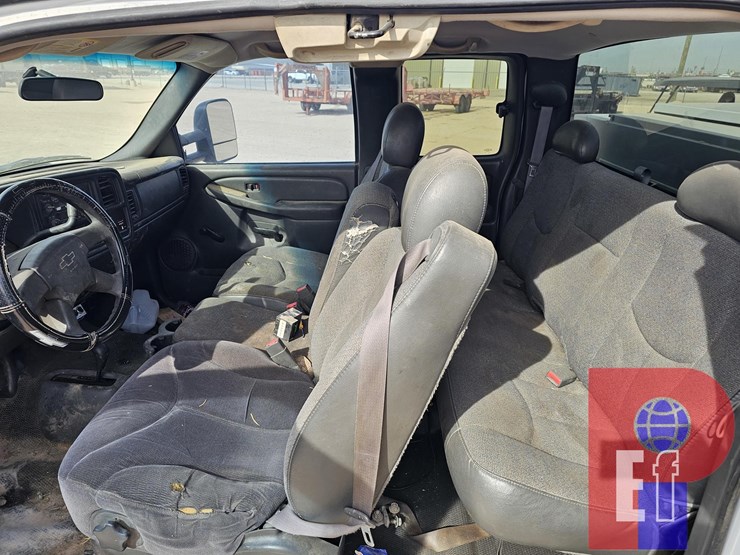 2004-chevrolet-silverado-2500hd-image-15