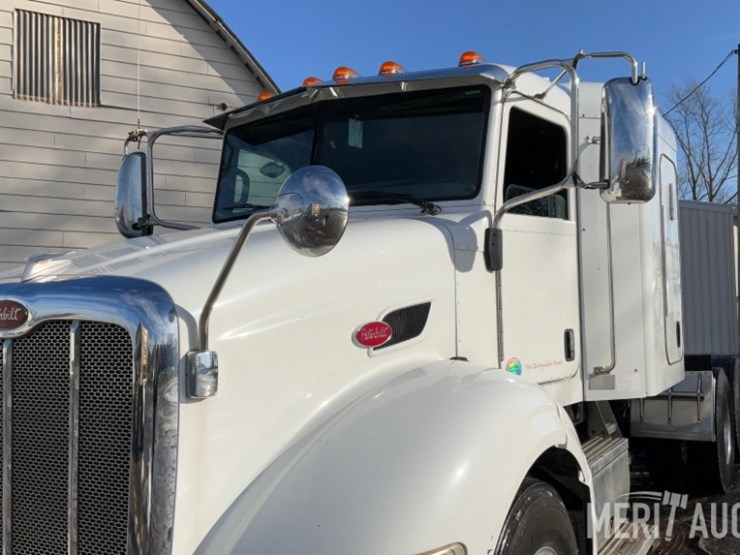 2012-peterbilt-384-image-11