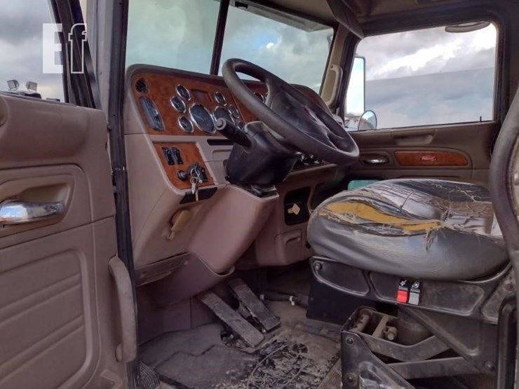 2008-peterbilt-365-image-13