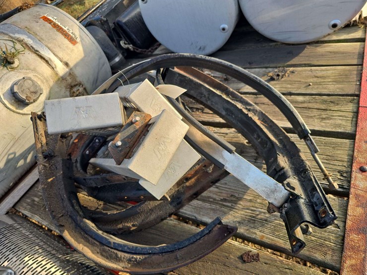 2-115-gallon-western-star-side-fuel-tanks-with-brackets-and-bands-image-2