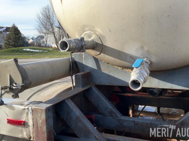 polar-mfg-co.-5,500-gallon-stainless-steel-tanker-image-29