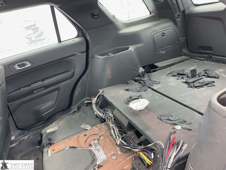 2015-ford-explorer-image-28