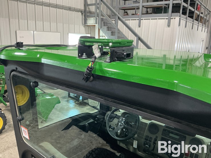 2023-john-deere-gator-image-12