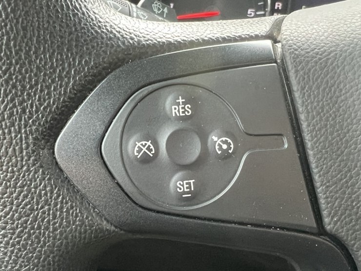 2016-chevrolet-suburban-image-32