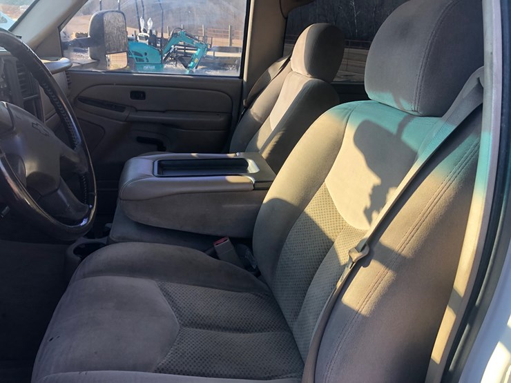 2006-chevrolet-3500-image-13