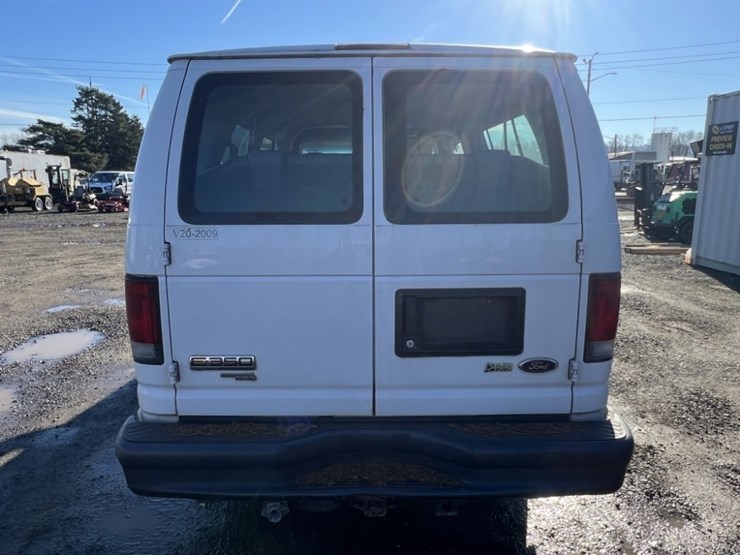 2011-ford-e350-image-5