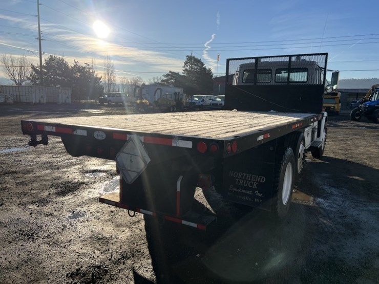 2002-freightliner-fl80-image-4