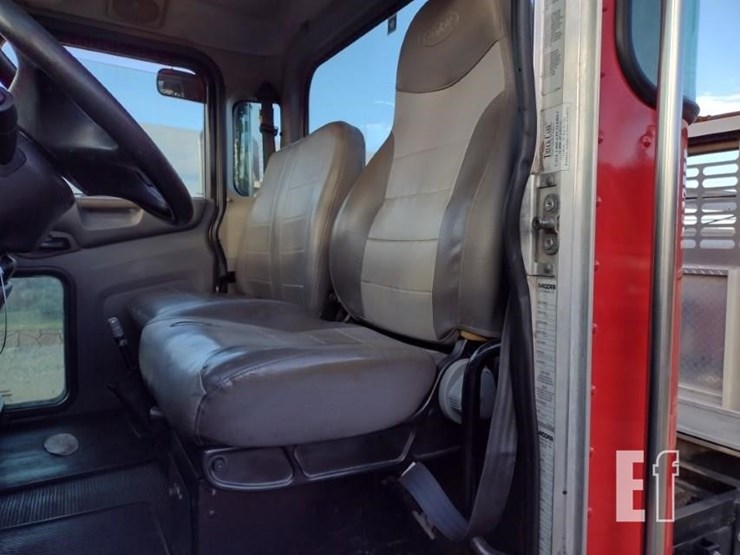 peterbilt-330-image-13