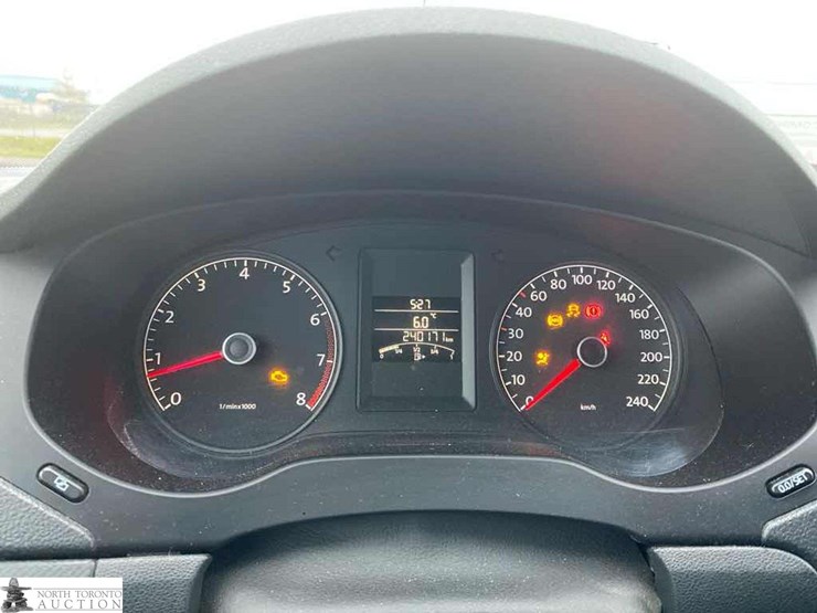 2011-volkswagen-jetta-comfortline-4dr-sedan-image-8