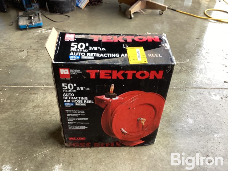 tekton-50’-3/8"-auto-retracting-air-hose-reel-image-4