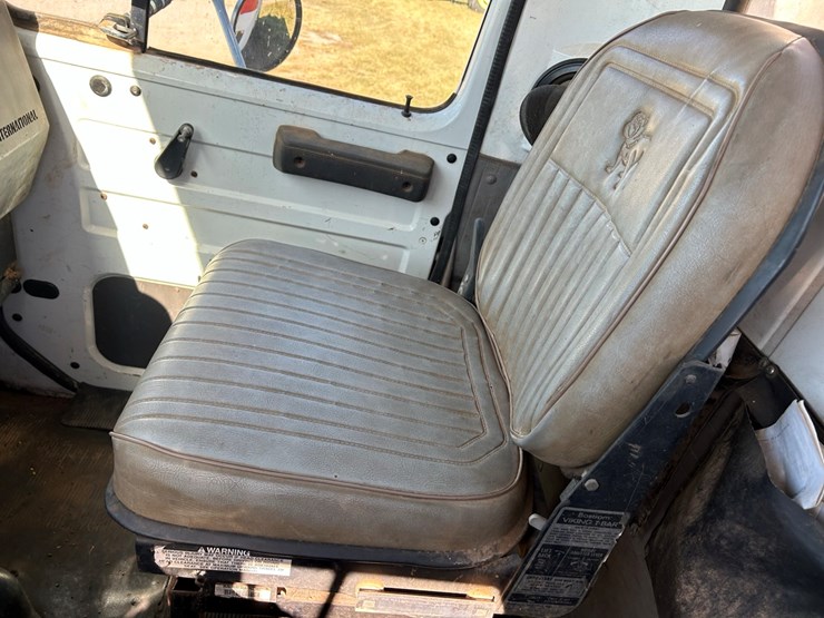 1995-international-8200-image-22