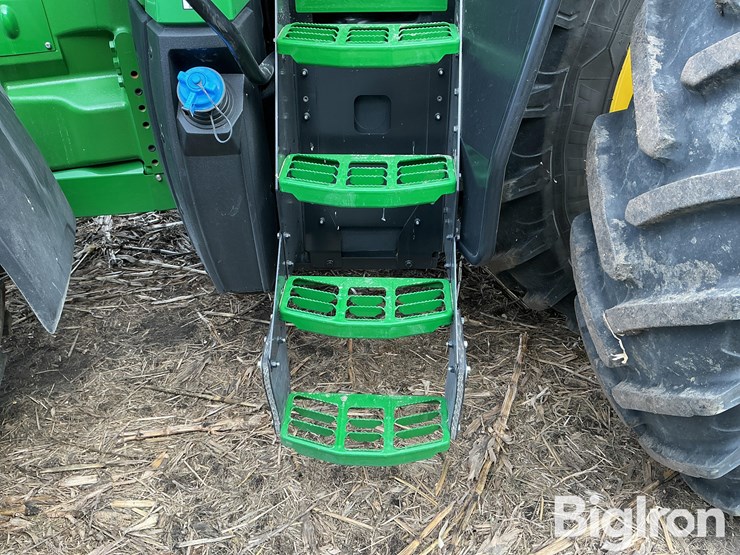 2024-john-deere-8r-370-image-11