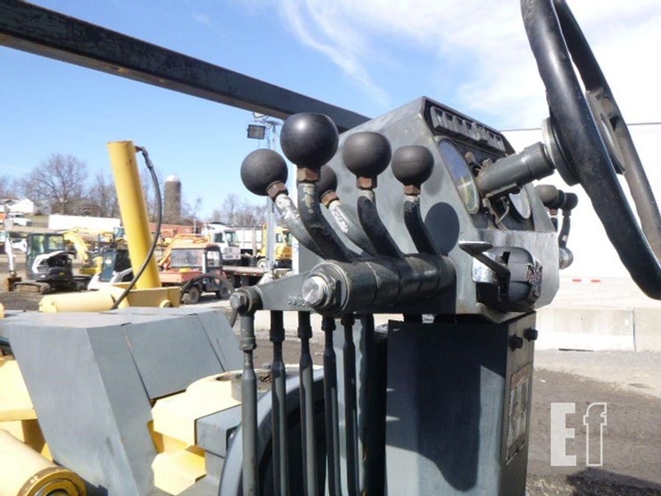 2004-volvo-g86-image-12