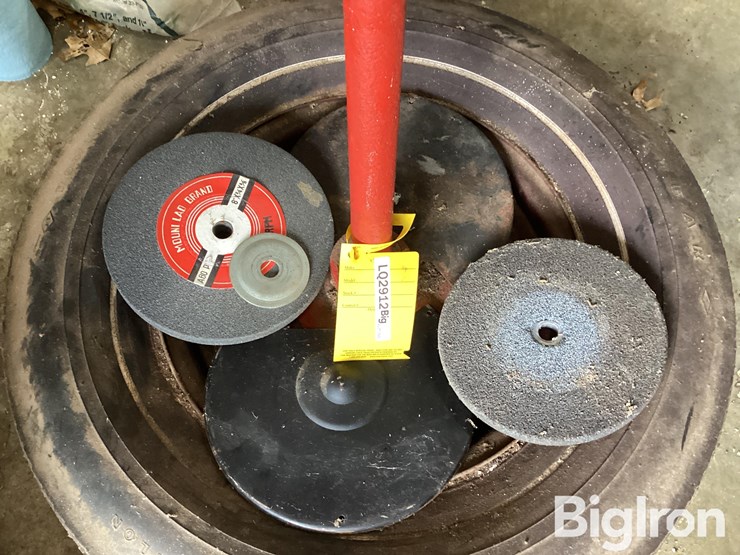 central-machinery-bench-grinder-image-16