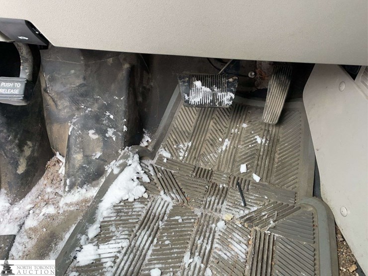 2011-dodge-grand-caravan-image-17