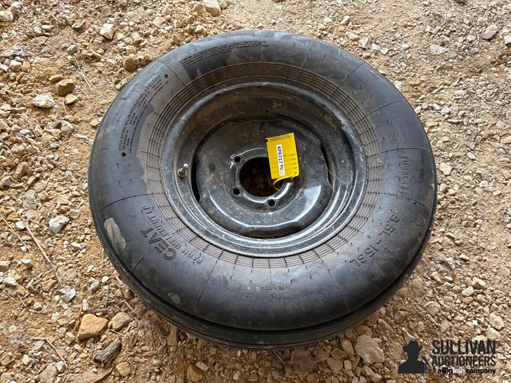 9.5l-15sl-tire-on-5-bolt-rim-image-3