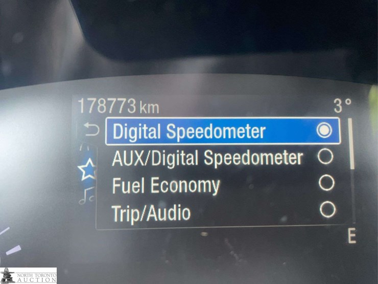 2020-ford-explorer-image-15