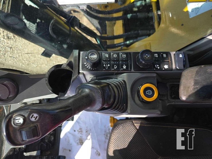 2020-caterpillar-323-image-22