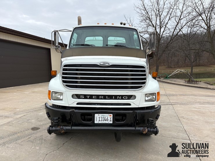 2009-sterling-l9500-image-2