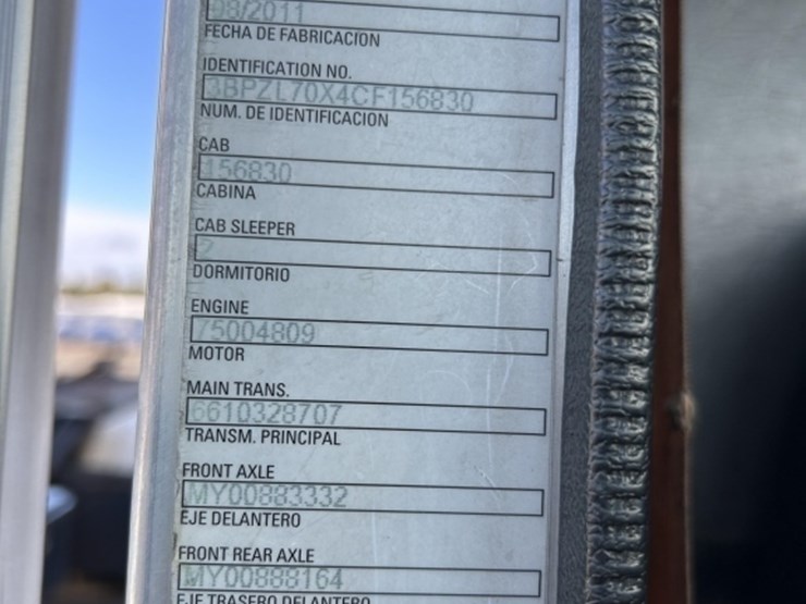 2012-peterbilt-320-image-23