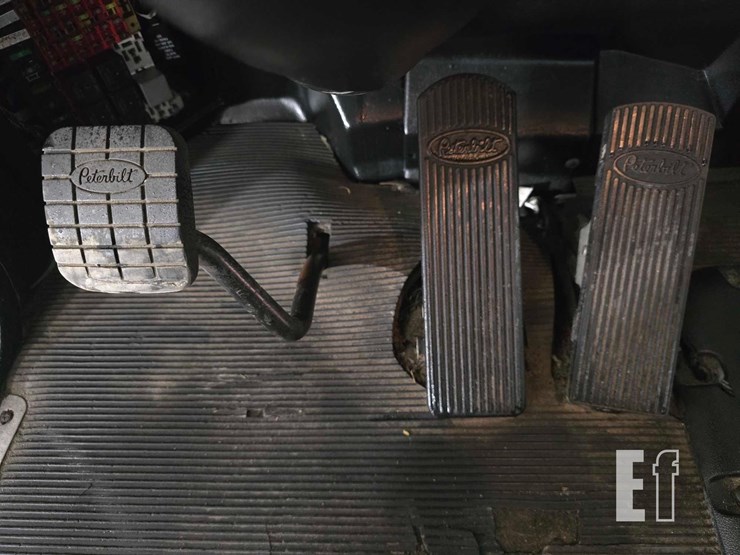 2010-peterbilt-340-image-11