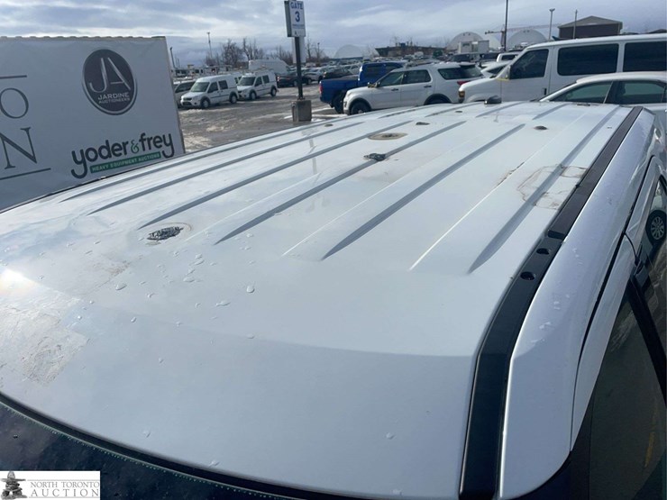 2014-ford-explorer-image-32