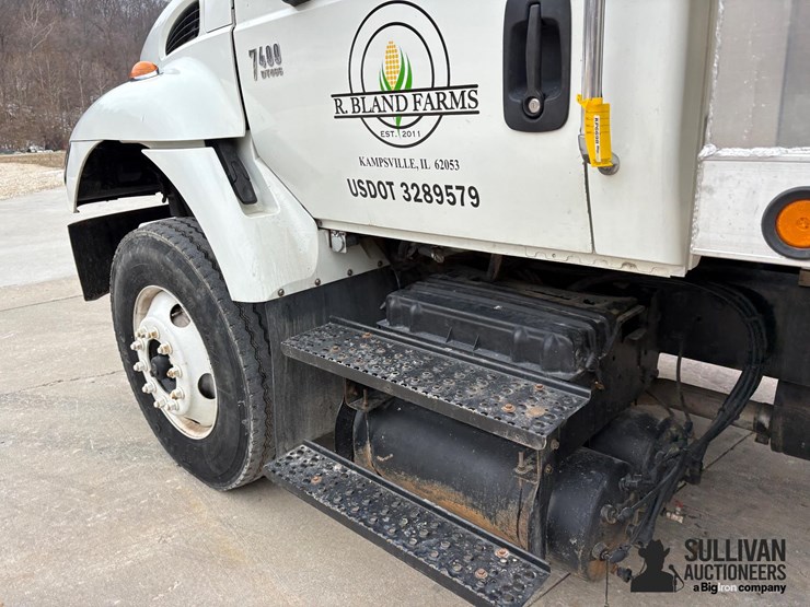 2004-international-7400-image-14