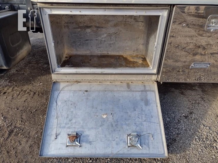 peterbilt-330-image-40