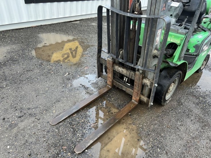 2008-mitsubishi-fg25n-image-10