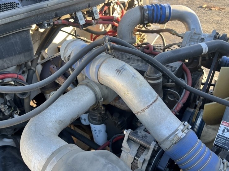 2002-freightliner-fl80-image-12