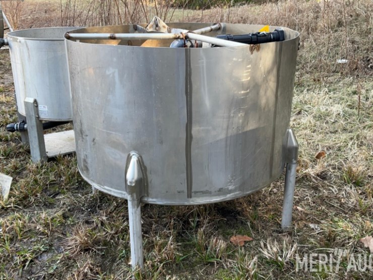 stainless-steel-tank-on-stand-image-3