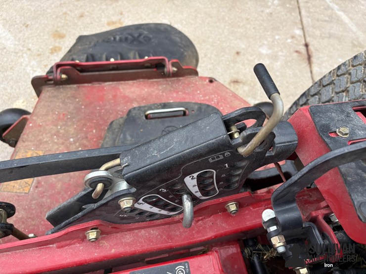 2019-exmark-lzx921gka726c1-72"-zero-turn-mower-image-12