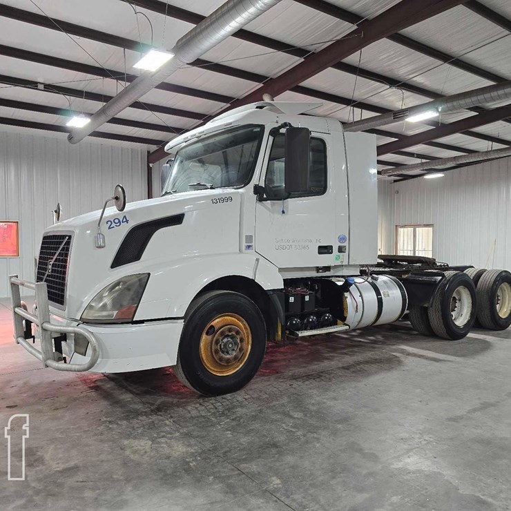 2013 VOLVO VNL64T300