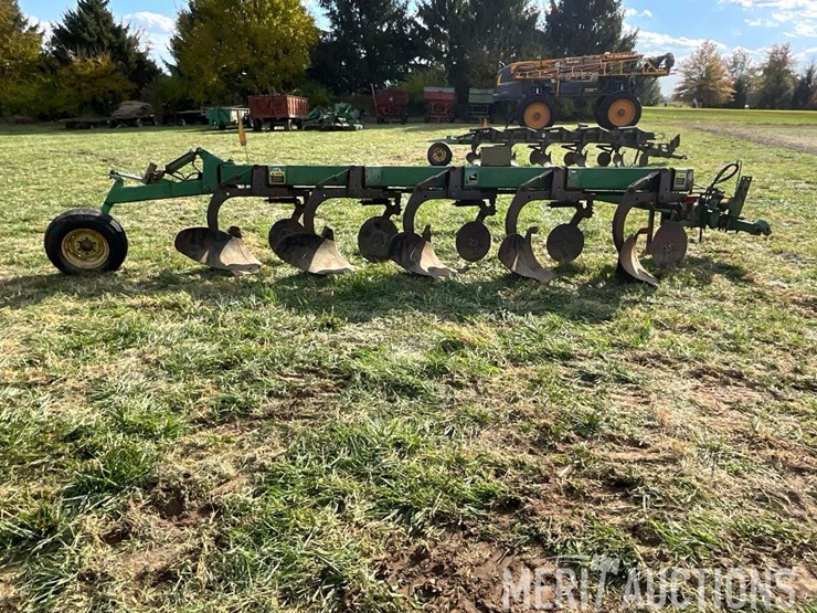 john-deere-2810-image-4