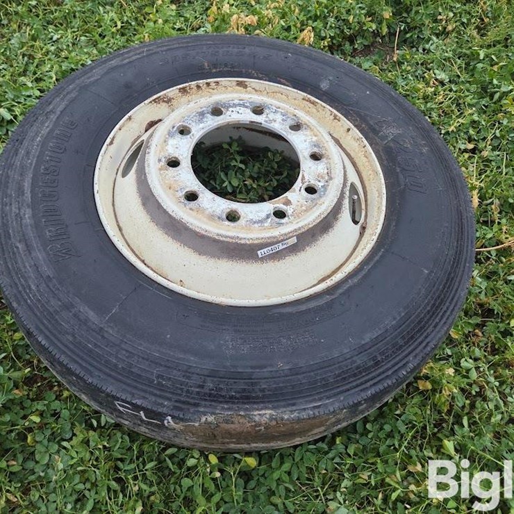 Bridgestone V Steel Rib R250 295/75R22.5 Truck Tire & Rim