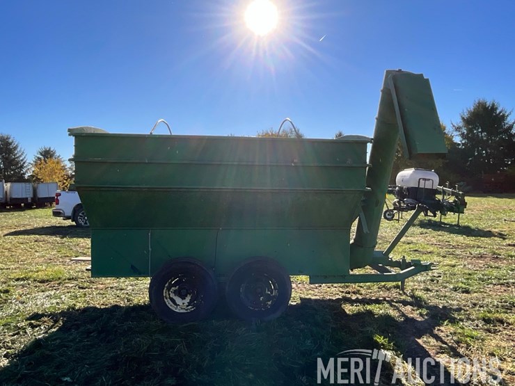 tandem-axle-2-compartment-feed-wagon-image-6