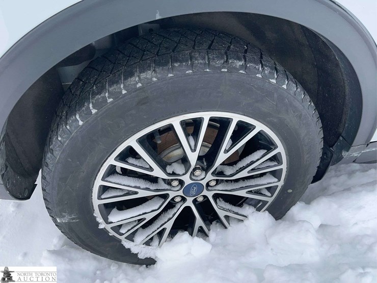 2022-ford-escape-se-image-8