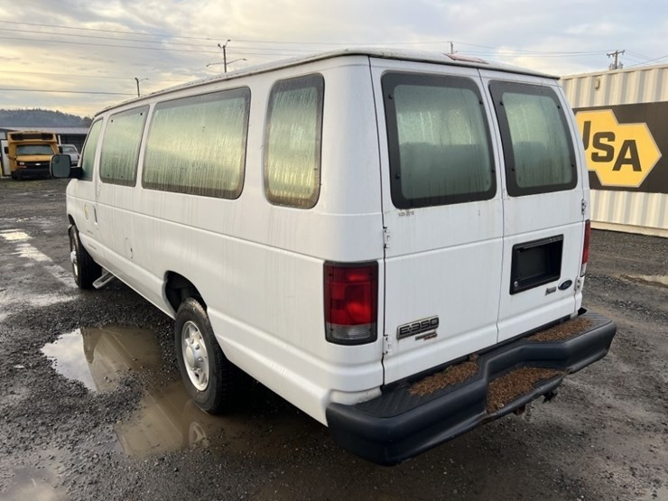 2011-ford-e350-image-6