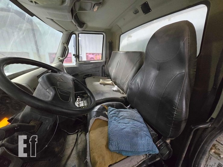 2009-international-durastar-4300-image-9