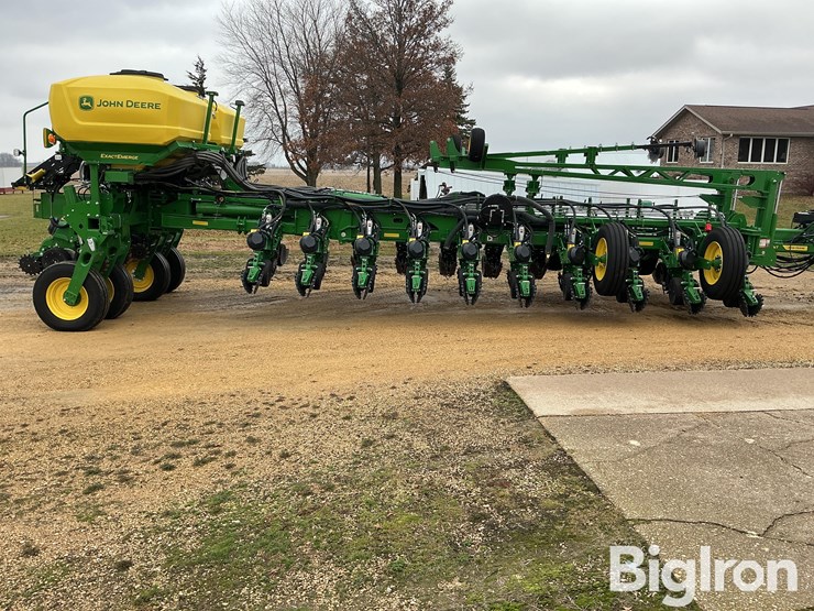 2025-john-deere-1775nt-image-4