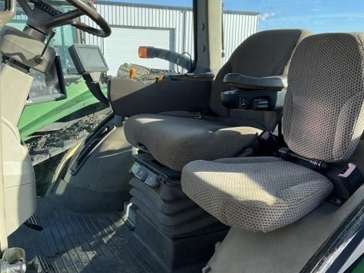 john-deere-8235r-image-20