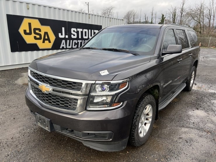 2016-chevrolet-suburban-image-1