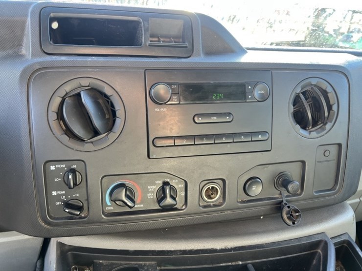 2011-ford-e350-image-30