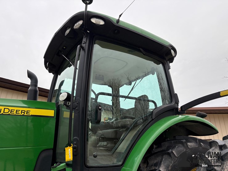 2011-john-deere-8260r-image-9